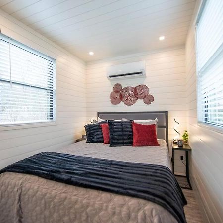 The Merlot House-Container Home 12 Min To Magnolia Bellmead Eksteriør billede