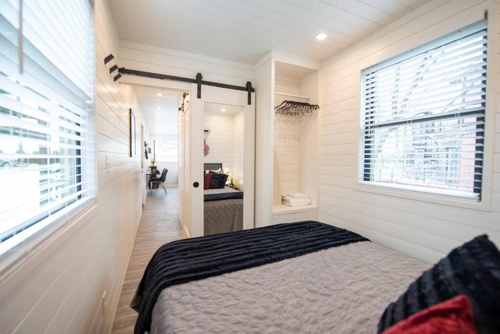 The Merlot House-Container Home 12 Min To Magnolia Bellmead Eksteriør billede
