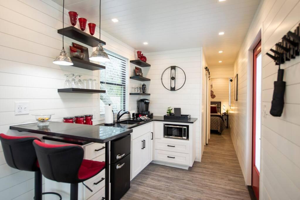 The Merlot House-Container Home 12 Min To Magnolia Bellmead Eksteriør billede