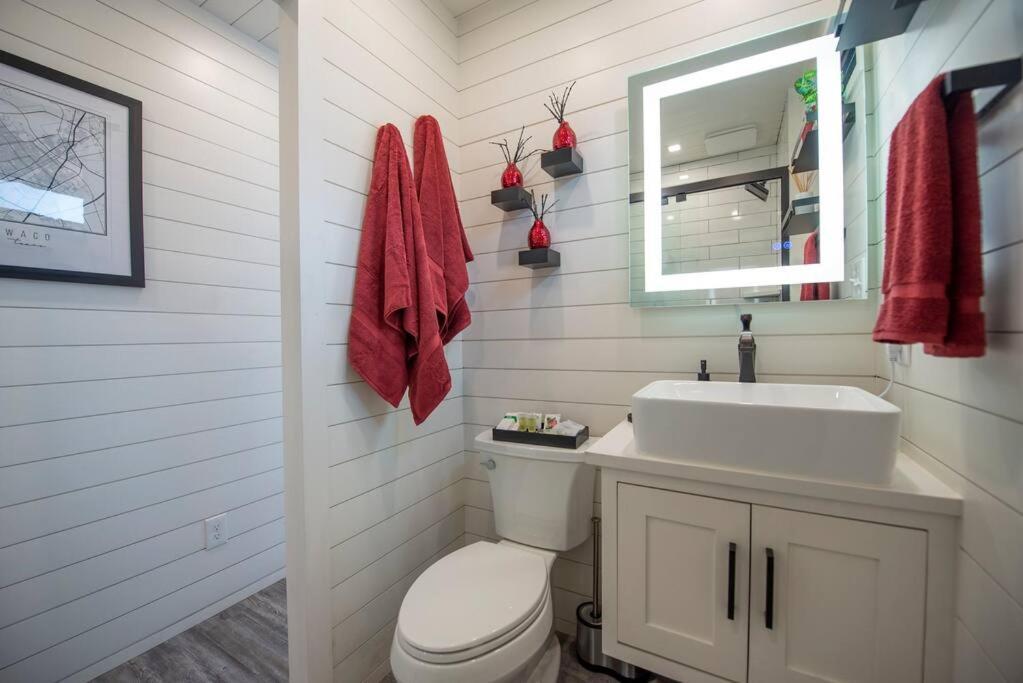 The Merlot House-Container Home 12 Min To Magnolia Bellmead Eksteriør billede