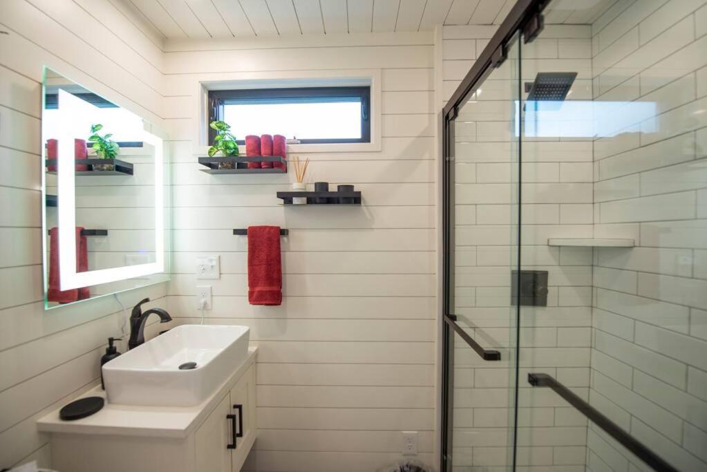 The Merlot House-Container Home 12 Min To Magnolia Bellmead Eksteriør billede