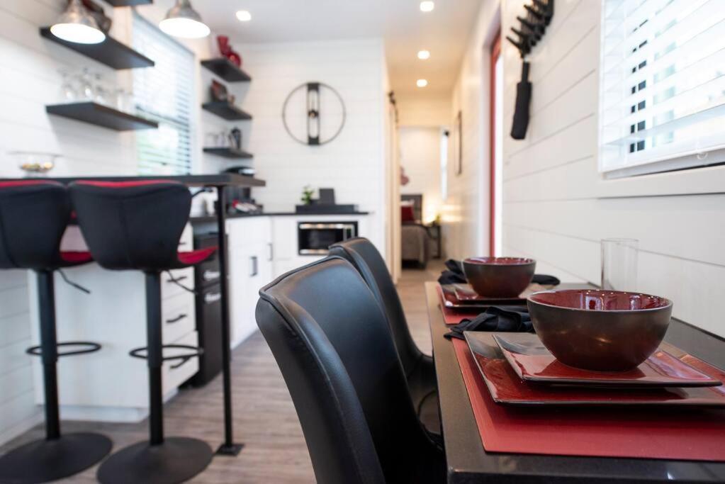 The Merlot House-Container Home 12 Min To Magnolia Bellmead Eksteriør billede